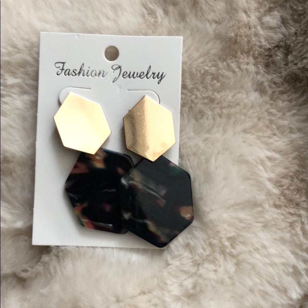 See deal! Acrylic earrings